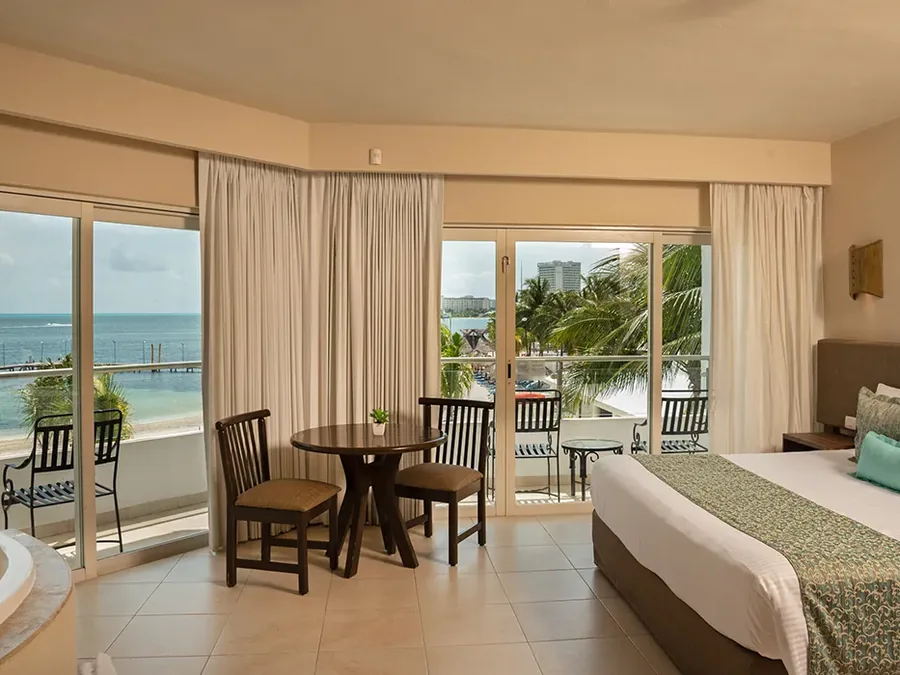 Suite con balcón y vista al mar